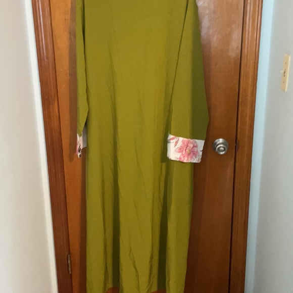 Dress - Picture 4 of 4